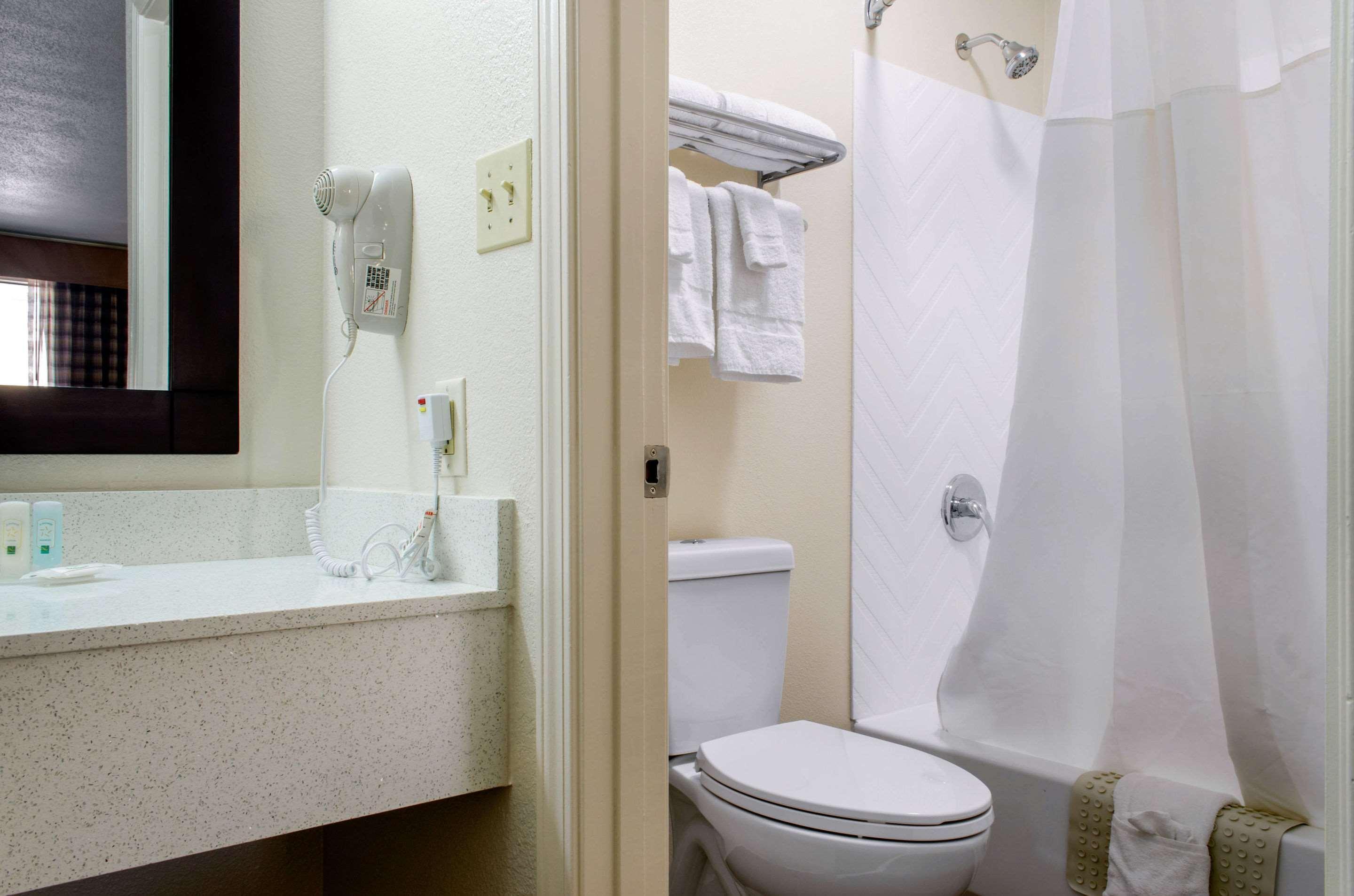 Quality Inn McComb Esterno foto