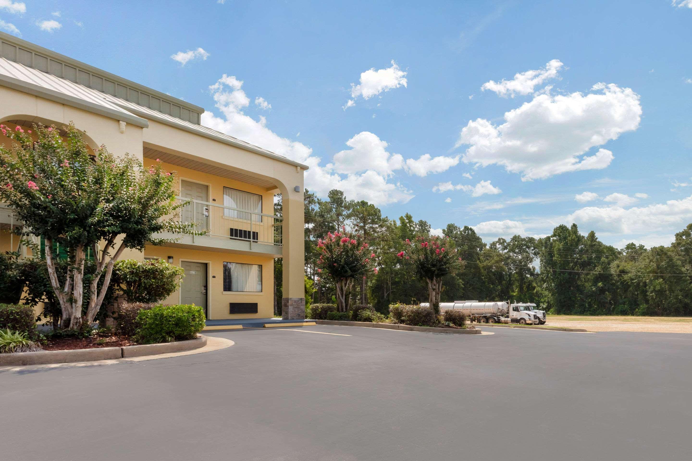 Quality Inn McComb Esterno foto