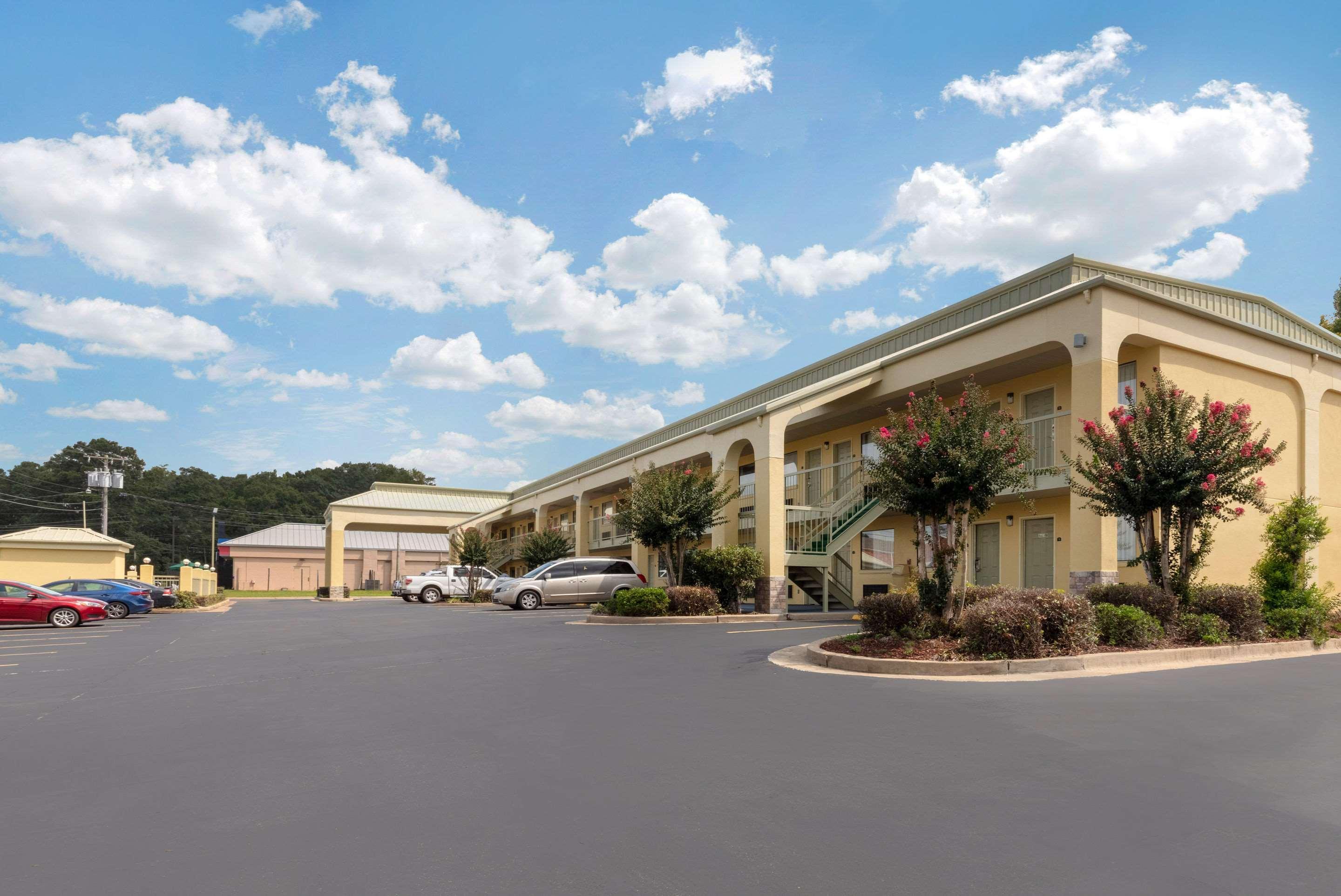 Quality Inn McComb Esterno foto