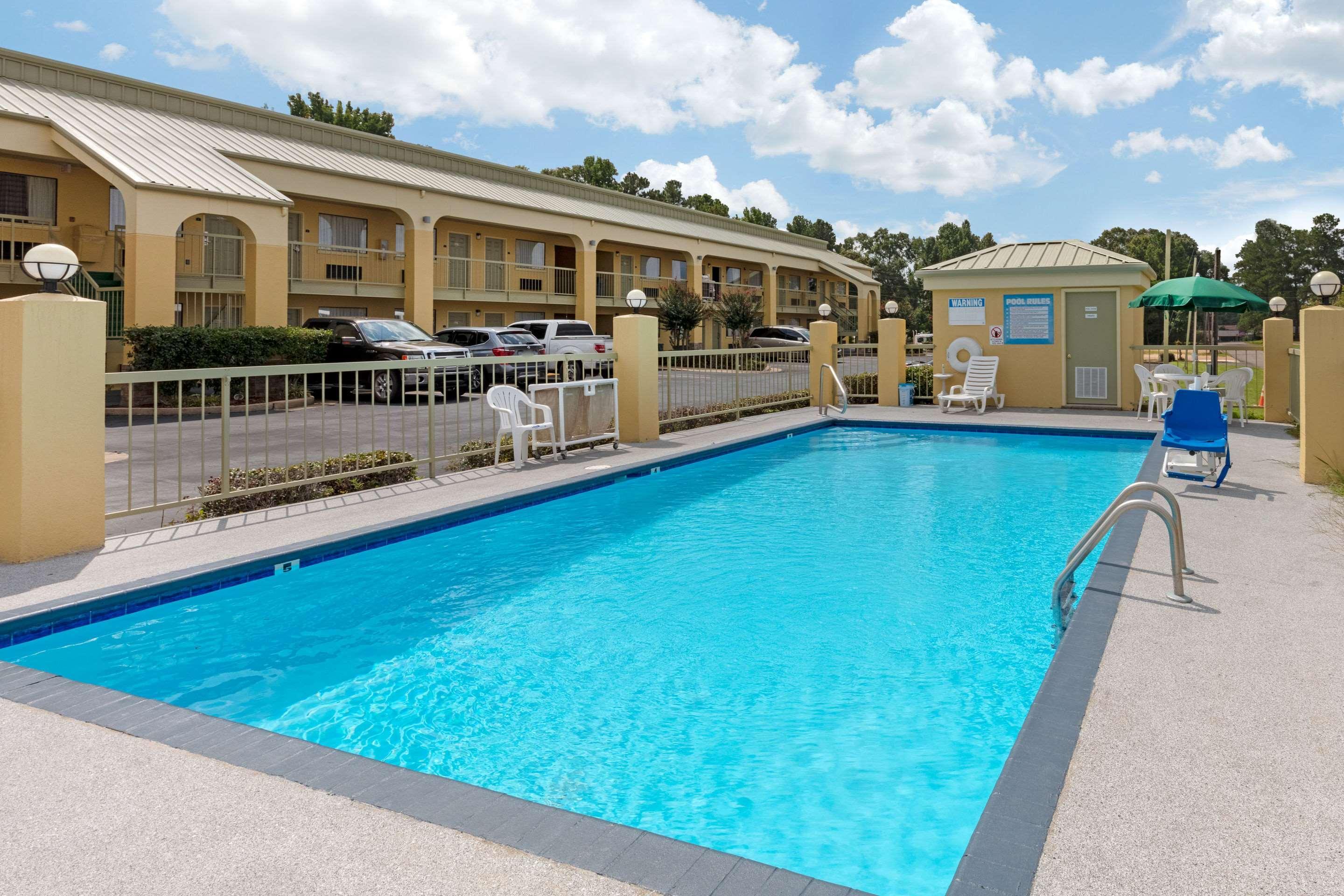 Quality Inn McComb Esterno foto