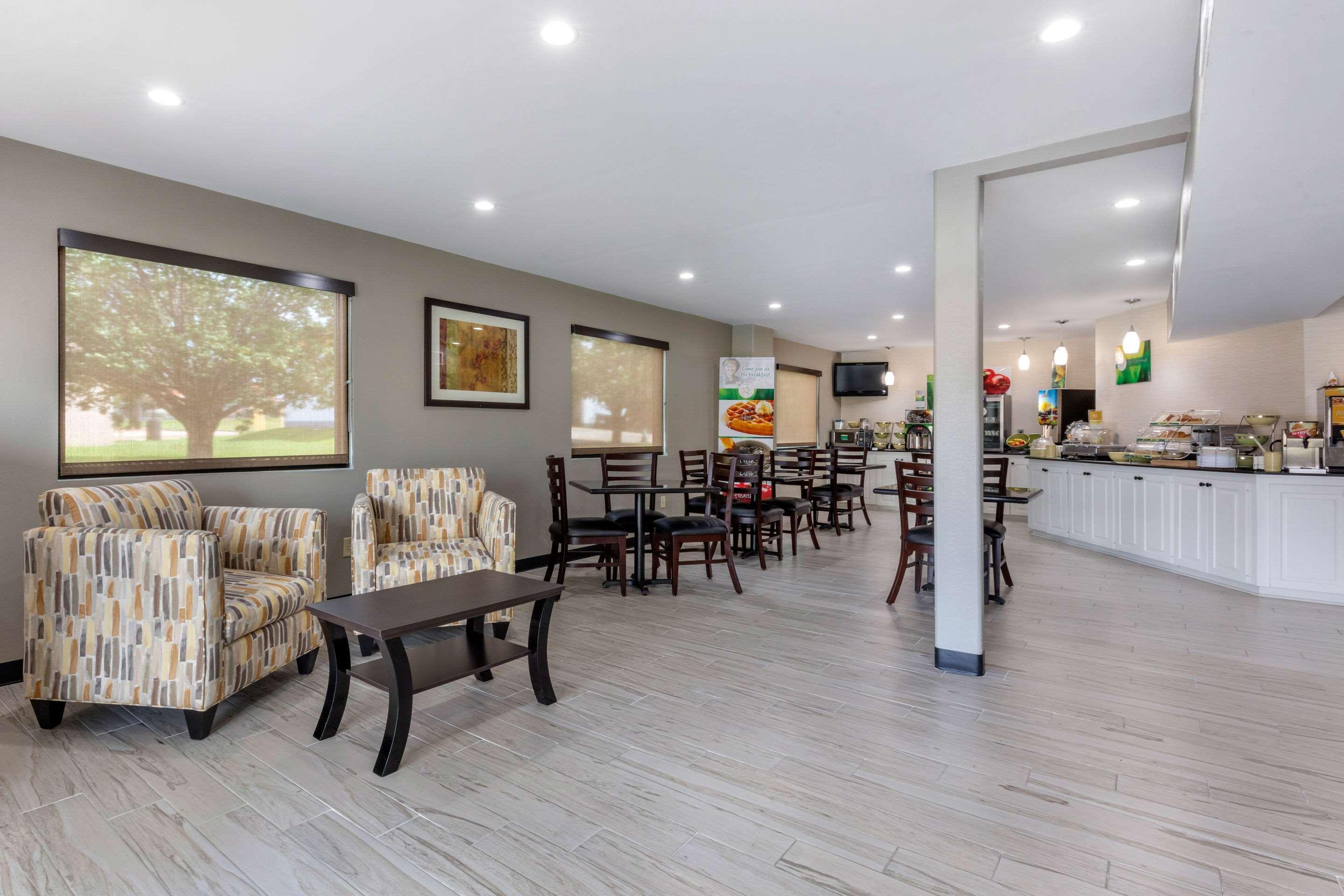 Quality Inn McComb Esterno foto