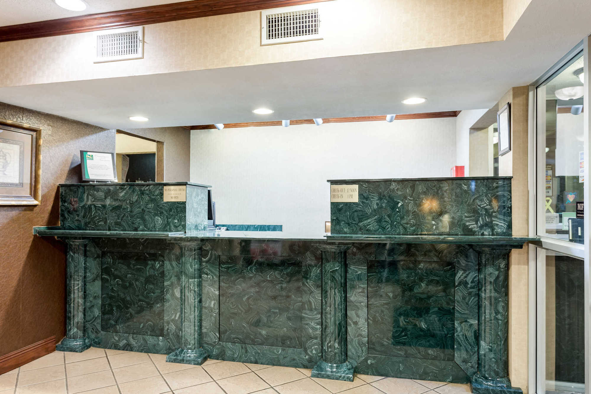 Quality Inn McComb Interno foto